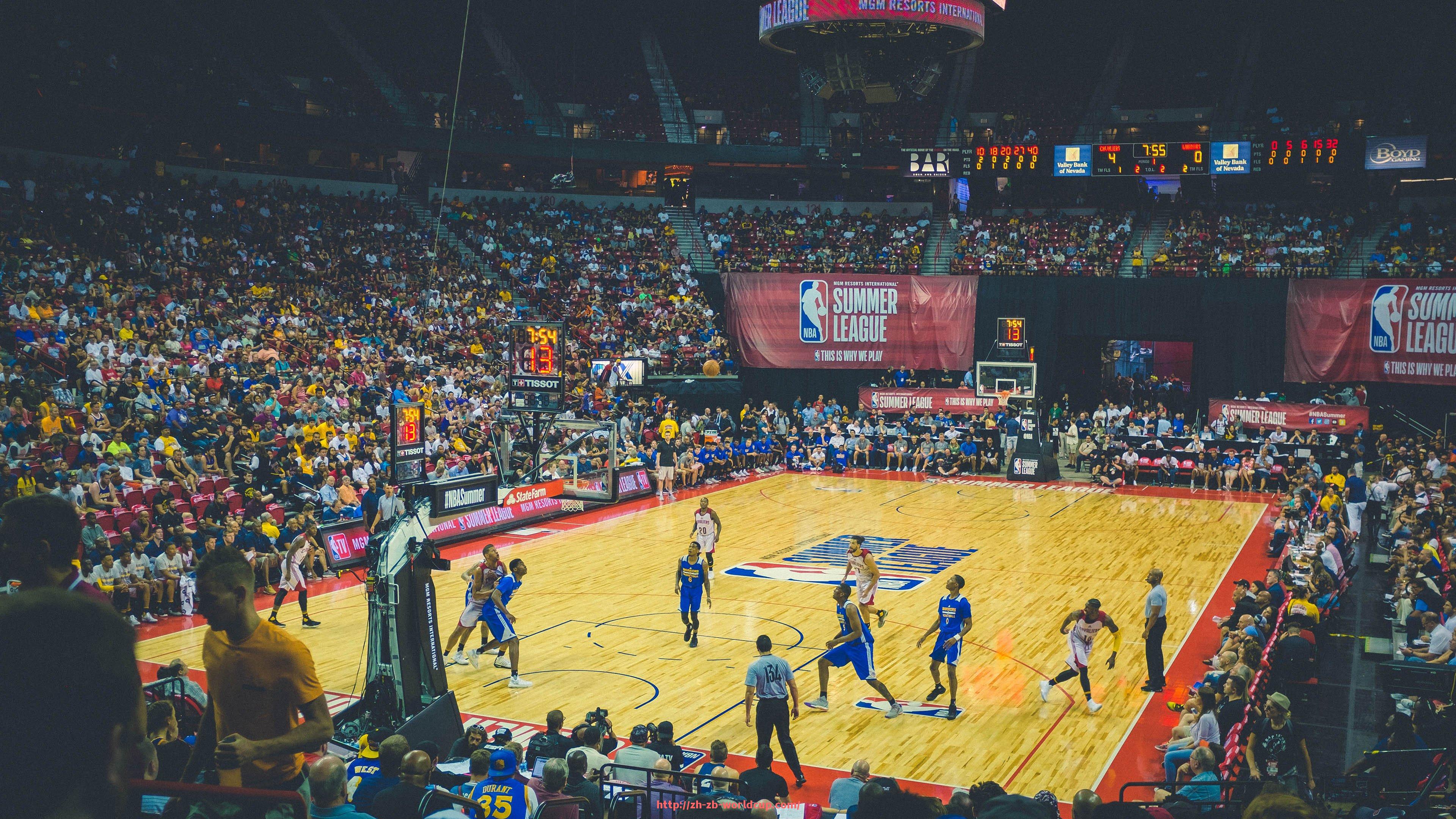 世俱杯直播-日本球员在英超踢球的成功经验与发展历程